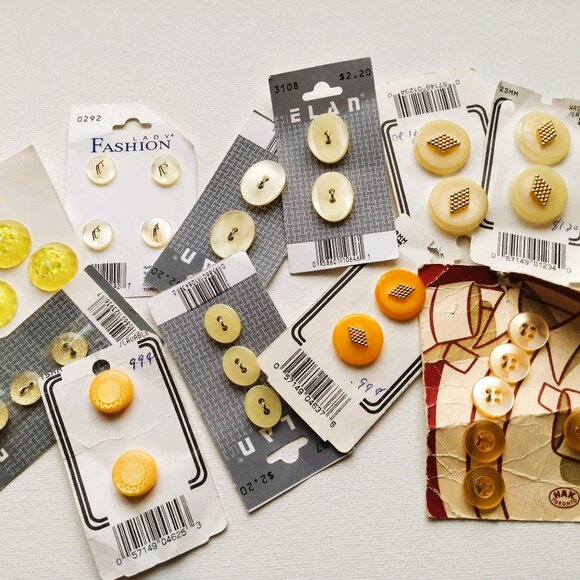 Large Vintage Button Lot-All Cards-Complete & Partials-350+ - Picture 9 of 13